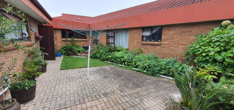 5 Bedroom Property for Sale in Fraaiuitsig Western Cape